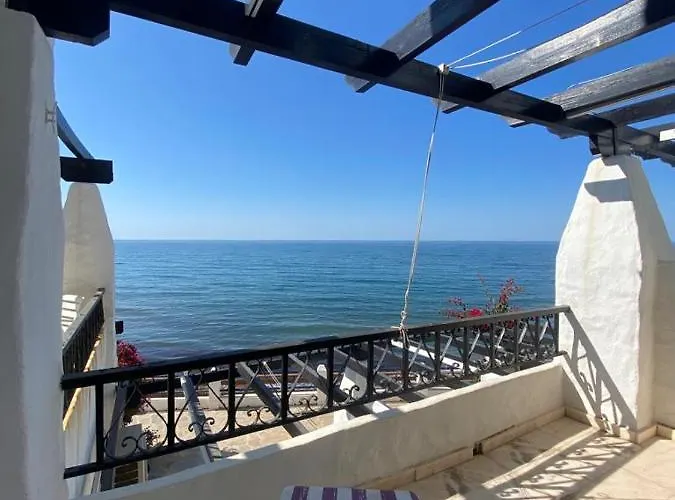 Beachfront Apartment Calahonda Beach
