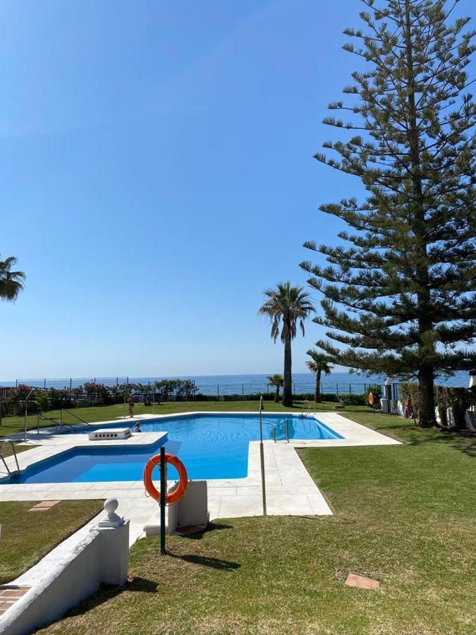 Beachfront Calahonda Apartment *